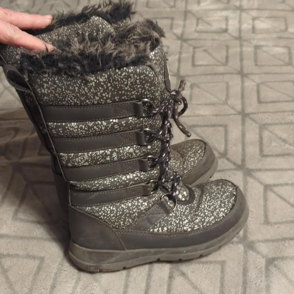 Quest Kids' winter snow boots with a black and white speckled pattern and faux
